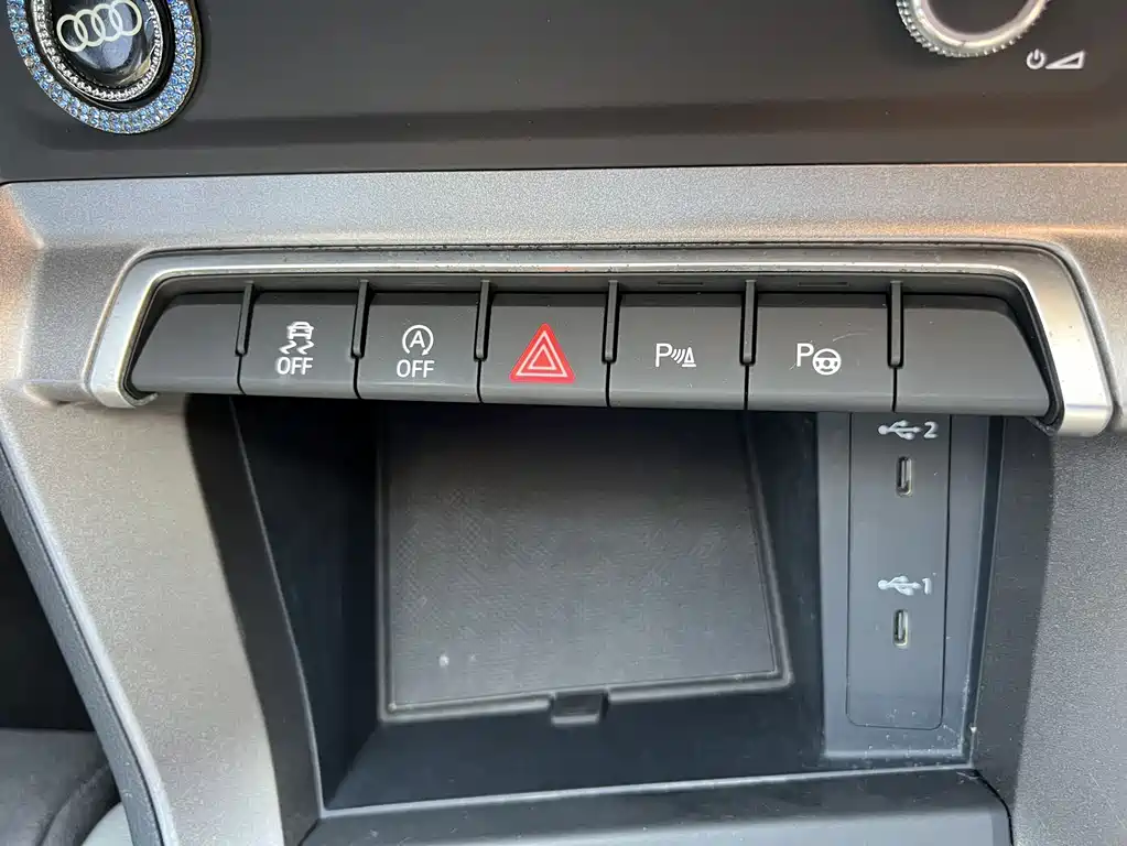 Audi Q3 2023 35 TFSI Sportline (1.4T)