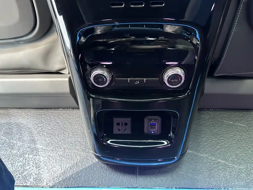 Watson Ford Black Knight 2022 Model 2.0T Peak Edition