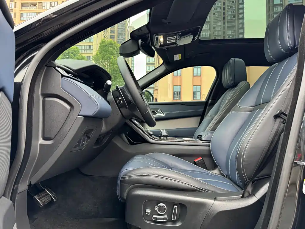 Range Rover Velar 2023 250PS Matte Black Edition