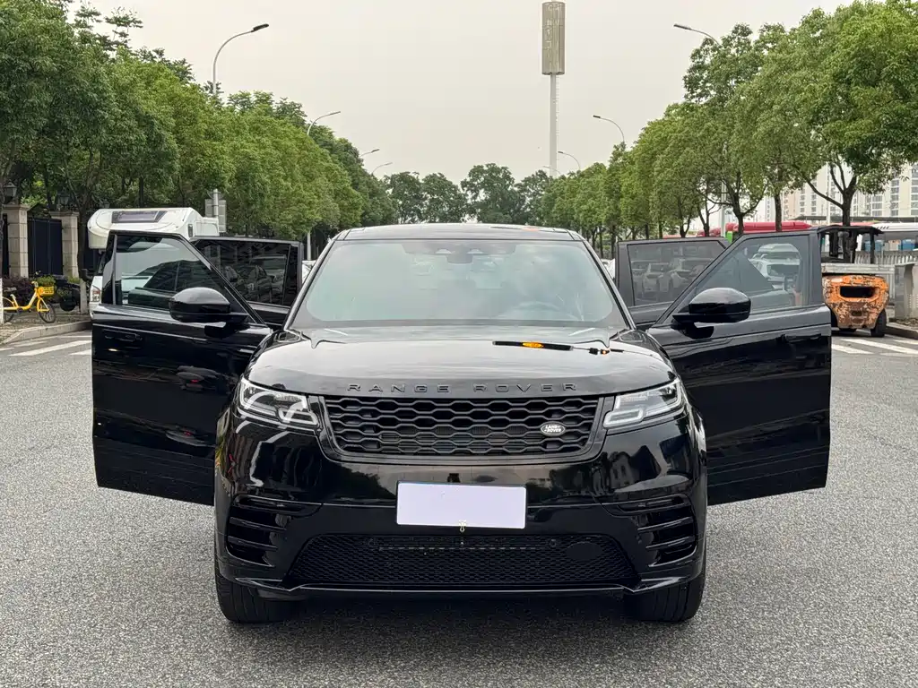 Range Rover Velar 2023 250PS Matte Black Edition