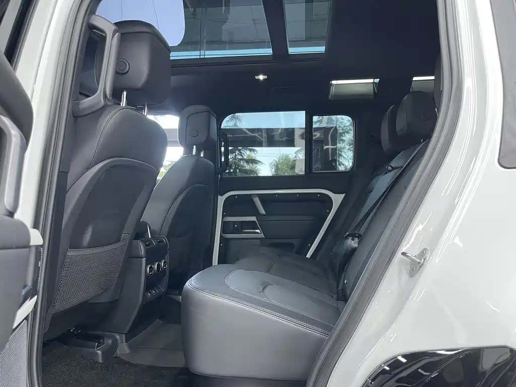 Land Rover Defender 2024 110 3.0T P400 X-DYNAMIC HSE