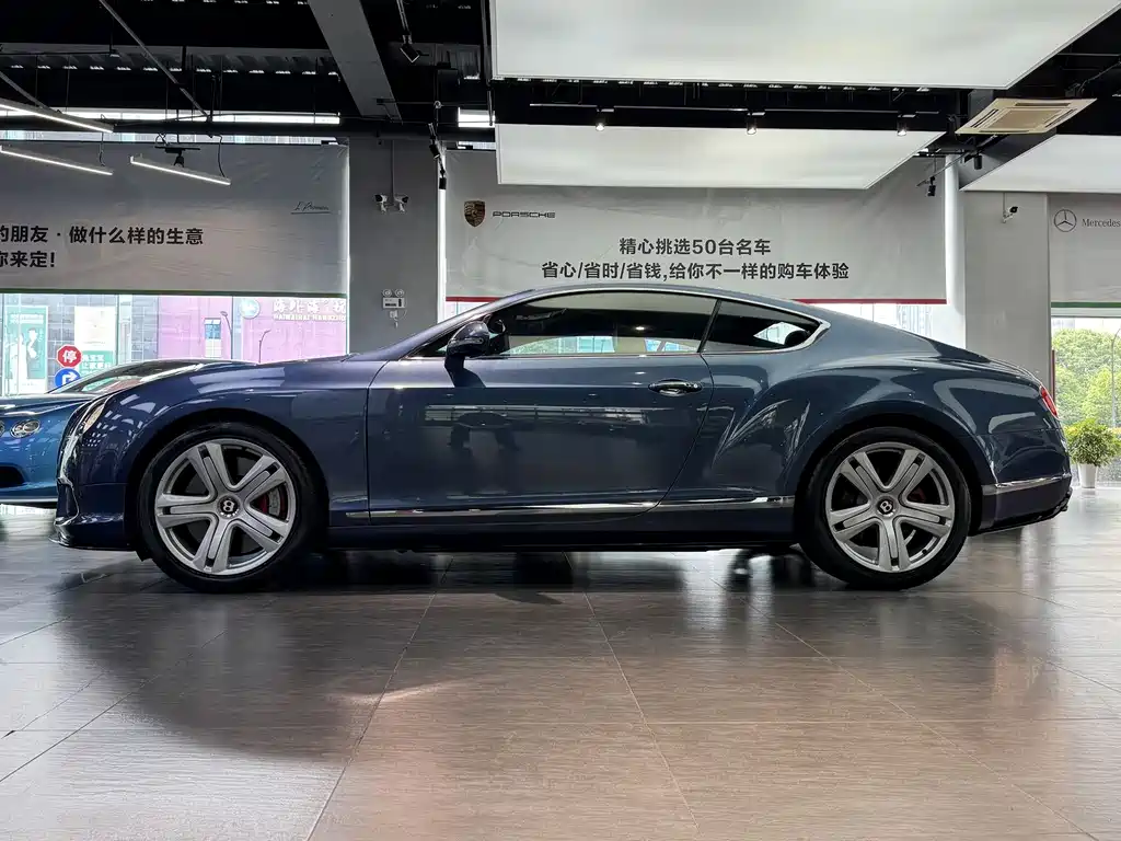 Audi A8 2014 model 4.0T GT V8 S standard edition