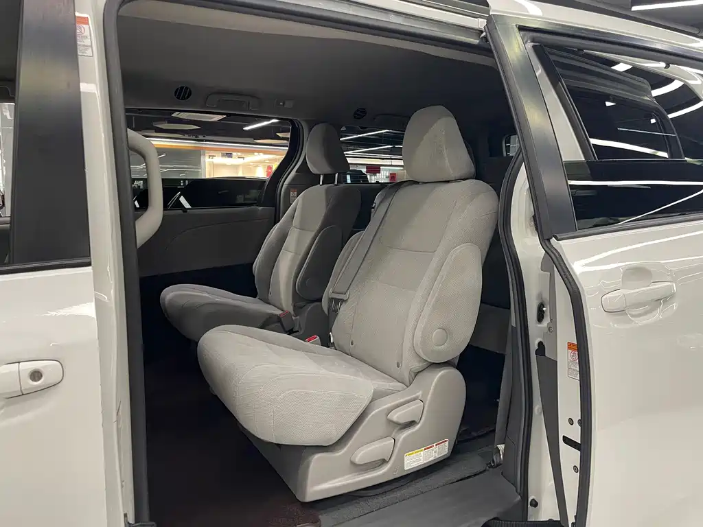 Sienna 2015 3.5L Two-Wheel Drive LE