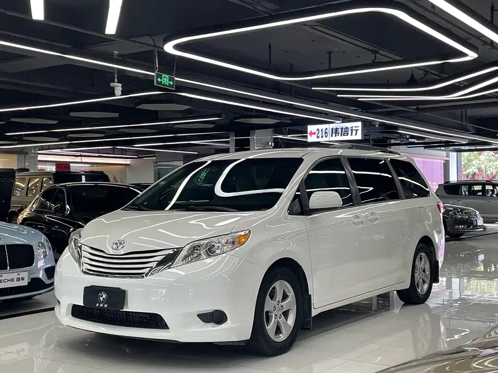 Sienna 2015 3.5L Two-Wheel Drive LE