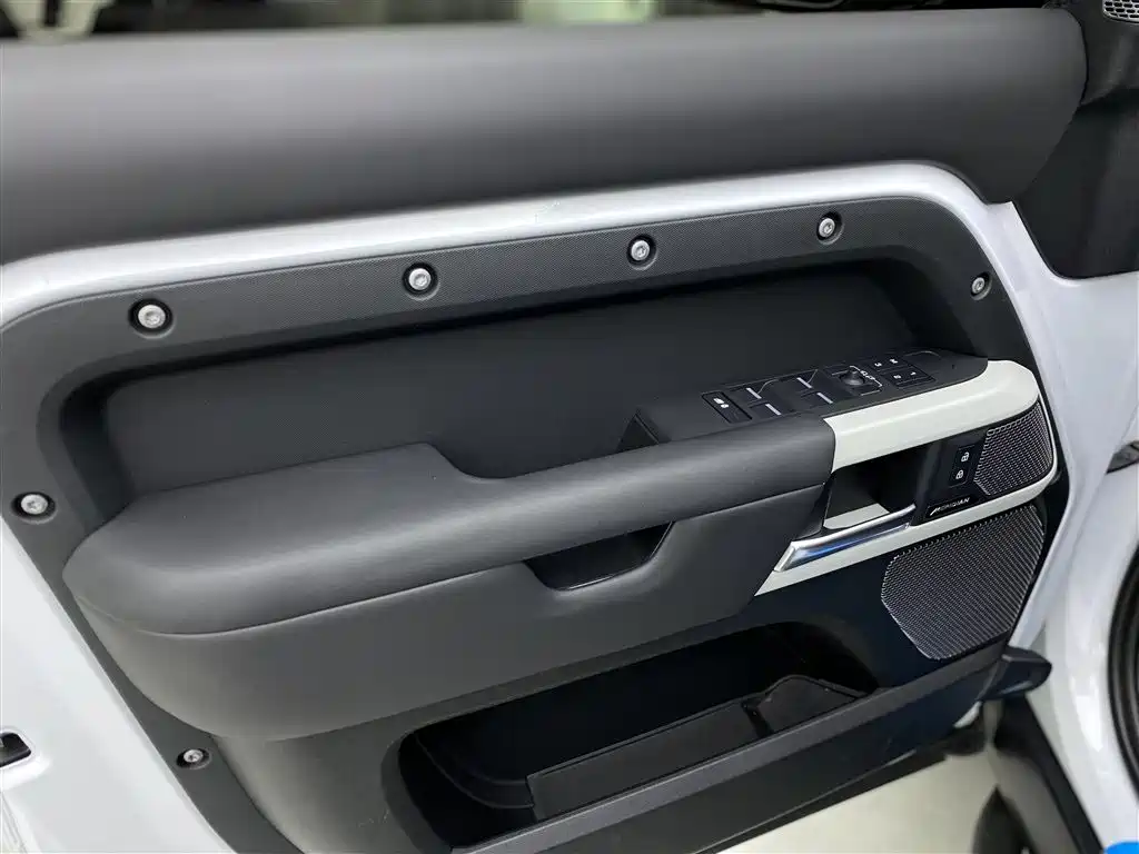 Land Rover Defender 2023 Edition 110 3.0T P400 Dark Special Edition