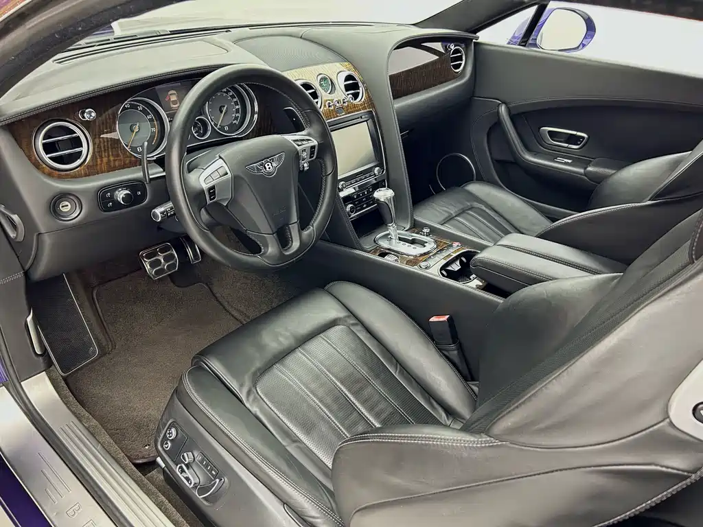 Audi A8 2015 model 4.0T GT V8 standard edition