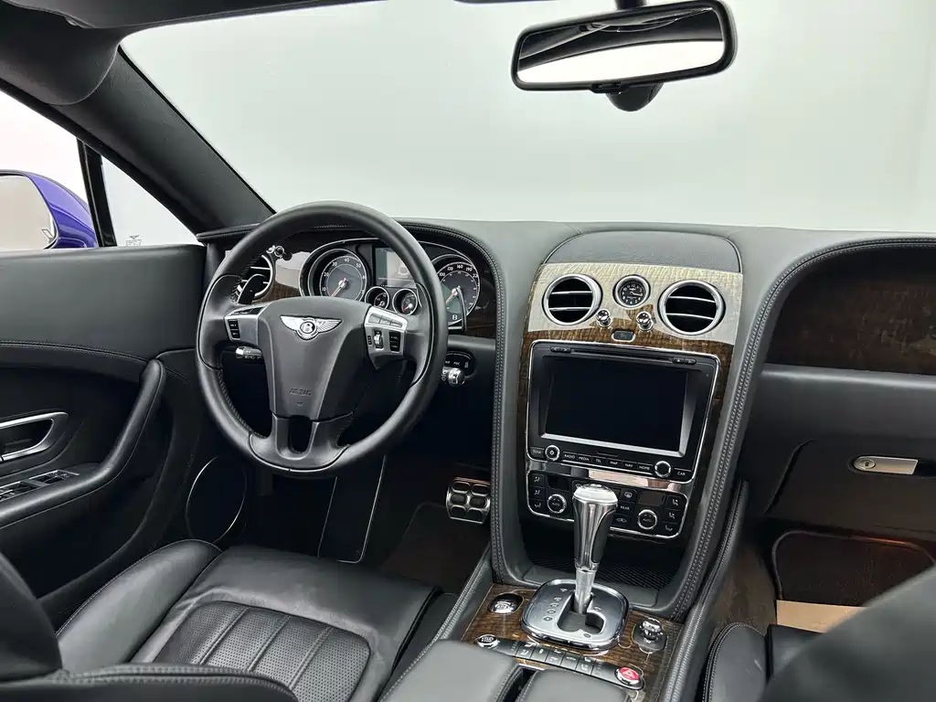 Audi A8 2015 model 4.0T GT V8 standard edition