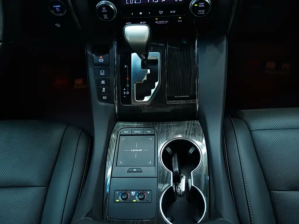 Lexus LM 2020 300h 7-seat Junya Edition