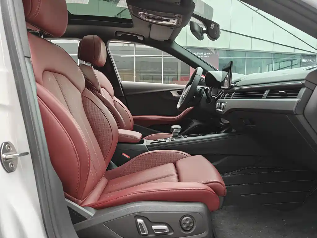 Audi A4L 2024 40 TFSI Luxury Dynamic Edition