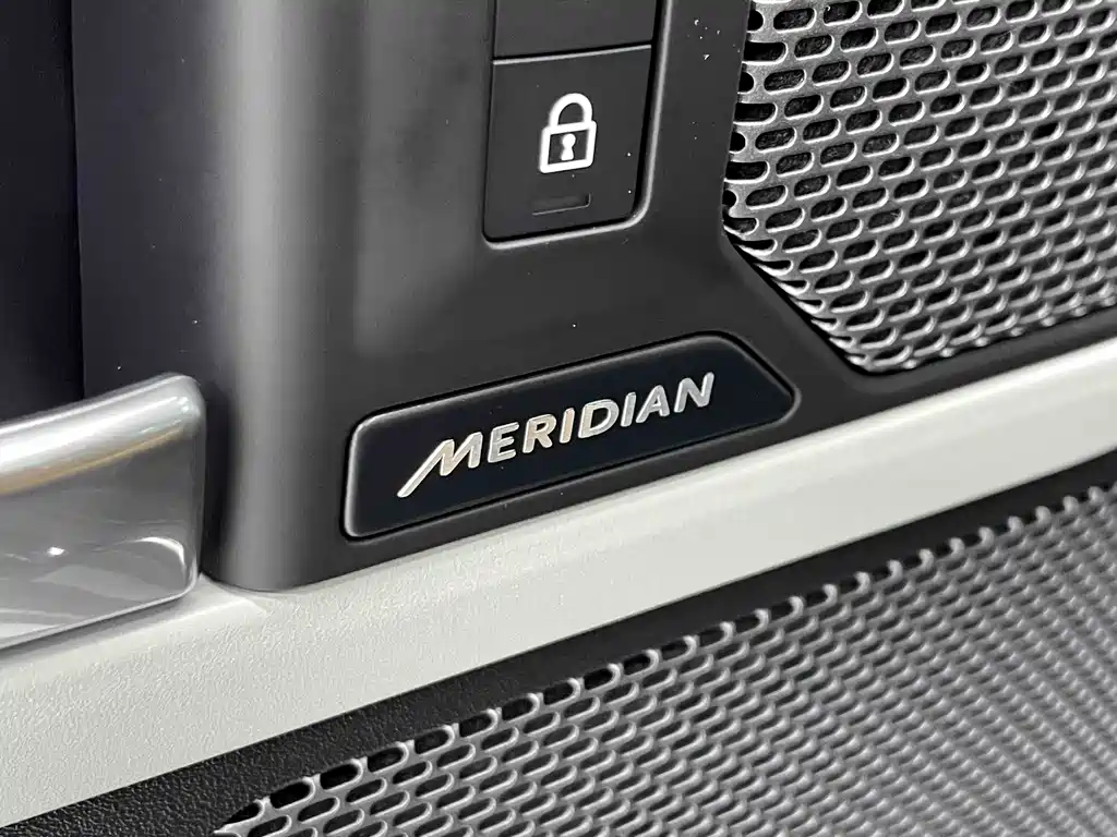 Land Rover Defender 2024 110 3.0T P400 Dark Special Edition