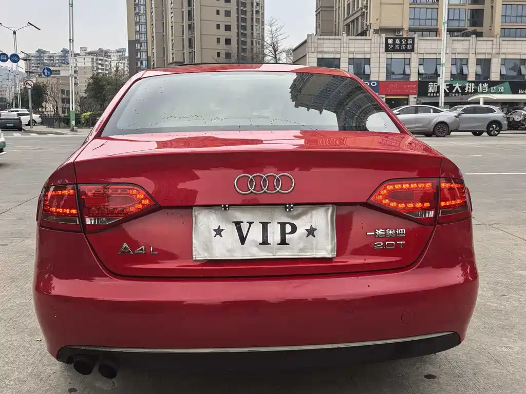 Audi A4L 2012 model 2.0 TFSI automatic comfort edition