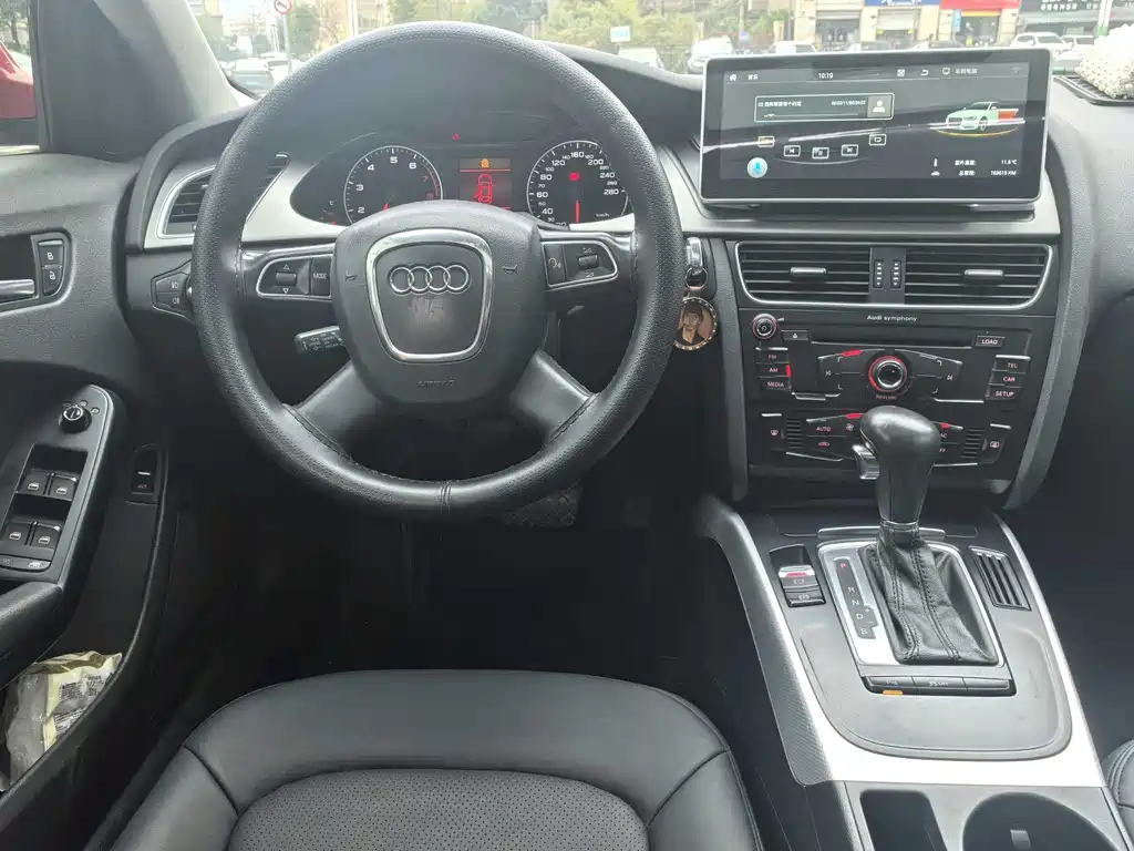 Audi A4L 2012 model 2.0 TFSI automatic comfort edition