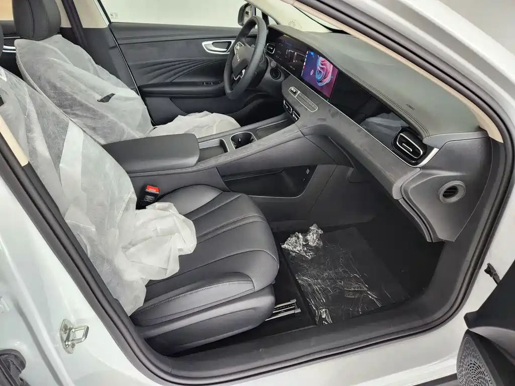 Roewe D7 2025 Edition DMH 125km World Champion Excellence Version