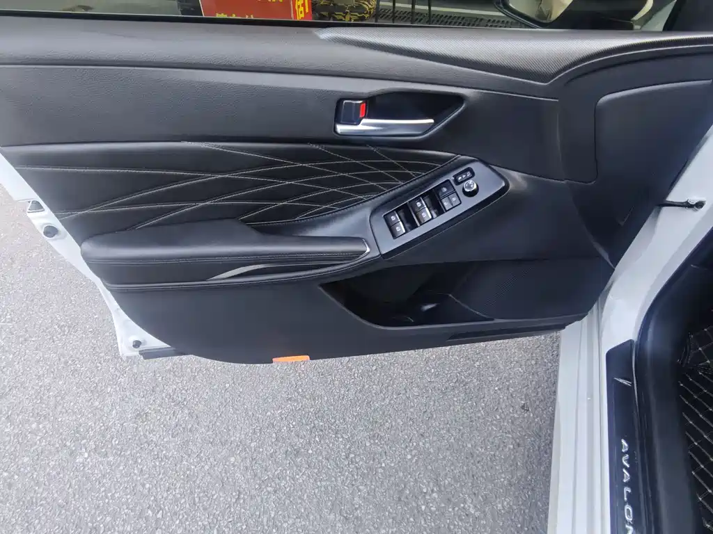 Asia Dragon 2019款 Hybrid 2.5L XLE Prestige Edition National V