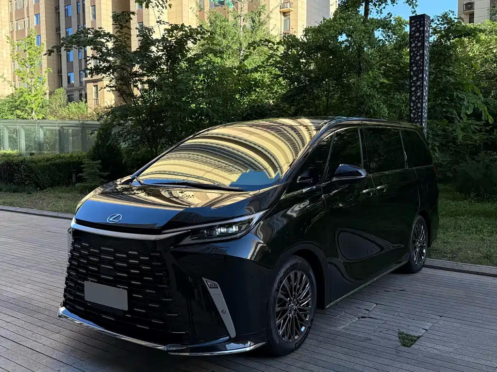 Lexus LM 2023 350h 7-Seat Junya Edition
