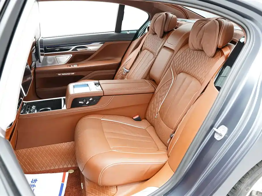 BMW 7 Series 2018 740Li xDrive Luxury Edition M Sport Package
