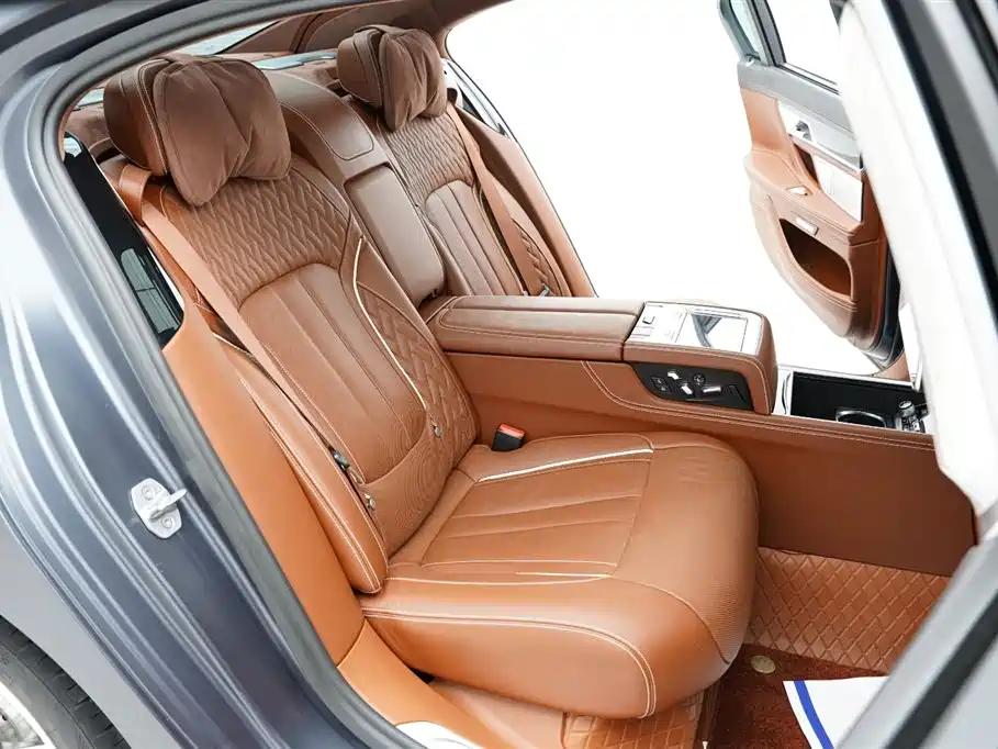 BMW 7 Series 2018 740Li xDrive Luxury Edition M Sport Package