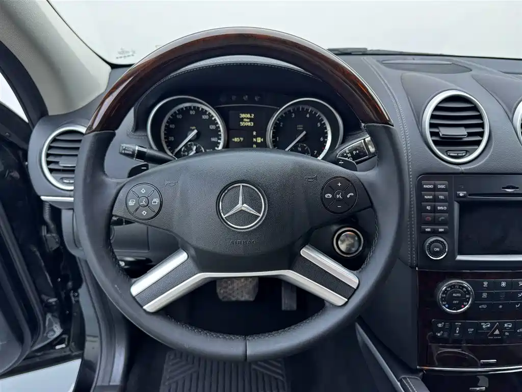 Mercedes-Benz GL Class 2010 GL 550 4MATIC US-spec