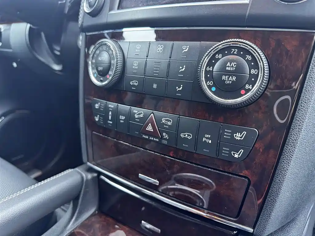 Mercedes-Benz GL Class 2010 GL 550 4MATIC US-spec