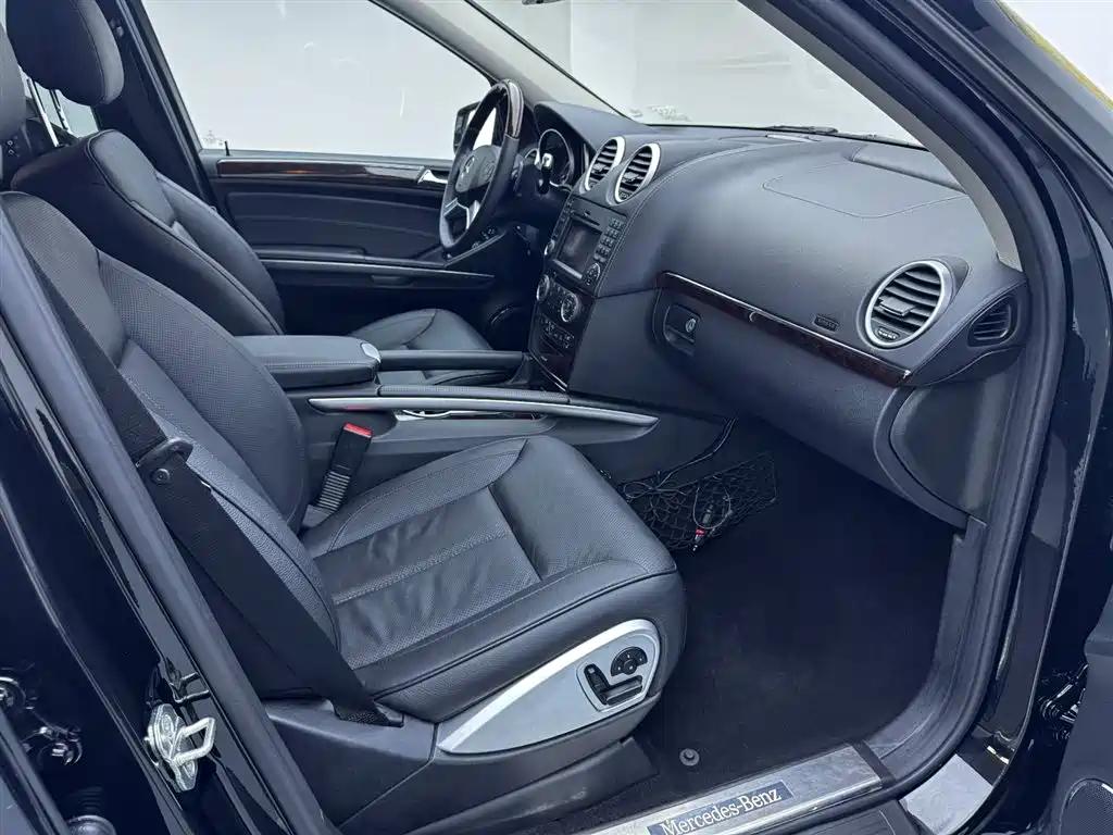 Mercedes-Benz GL Class 2010 GL 550 4MATIC US-spec