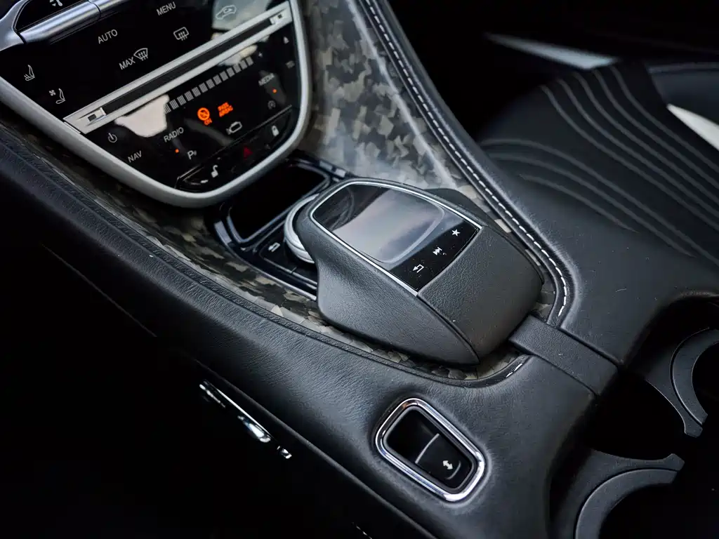 Aston Martin DB11 2019 Model 4.0T V8 Coupe