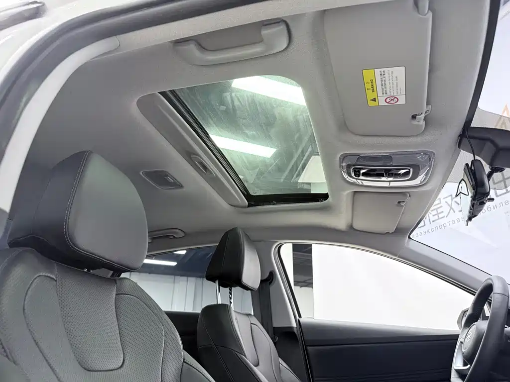 Elantra 2023 1.5L CVT LUX Prestige Edition
