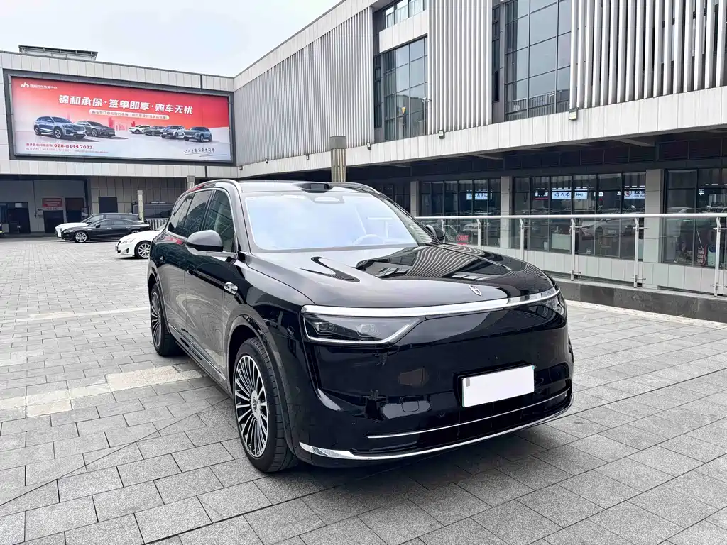 SUV M8 2025 Edition Range-Extended Ultra Version 53.4kWh 6-Seat Version 192-line LiDAR)