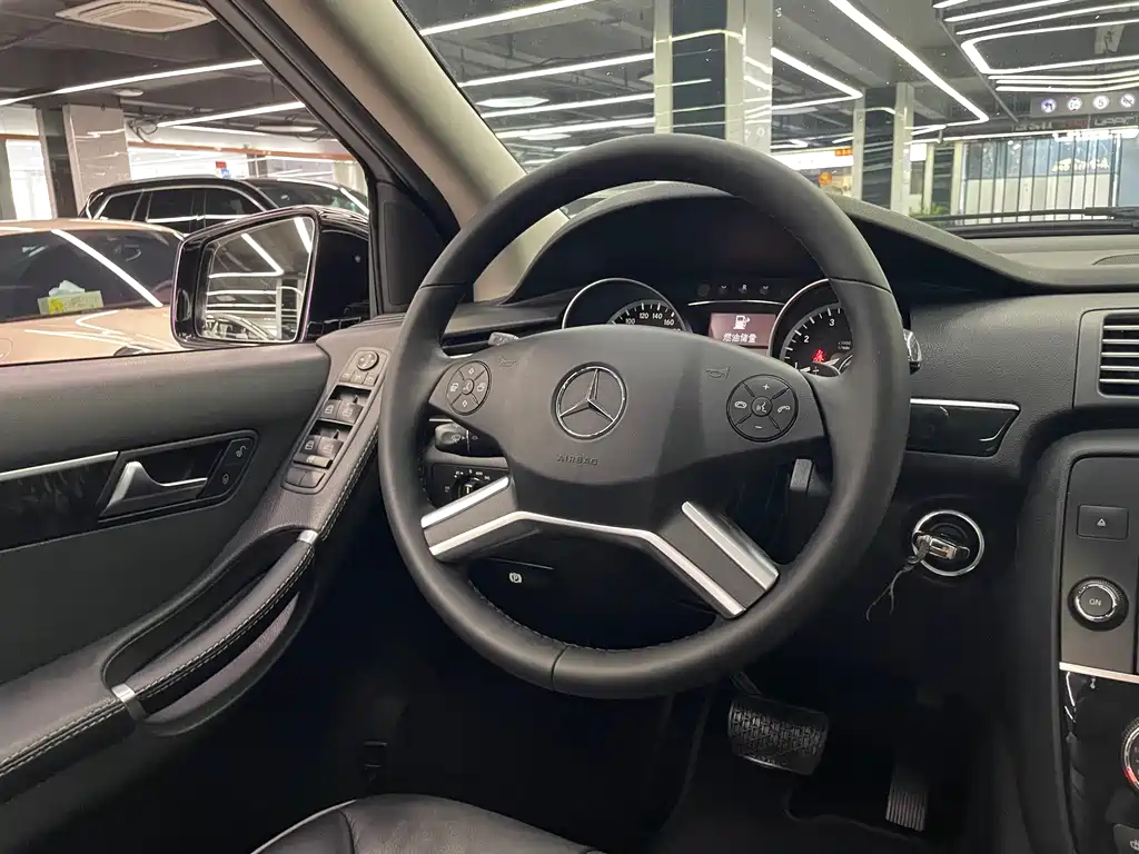 Mercedes-Benz R-Class 2017 R 320 4MATIC Business Edition Limited Edition