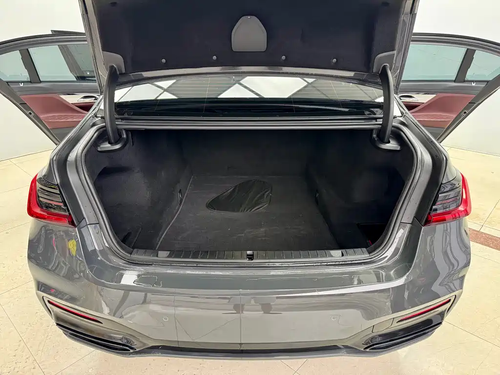 BMW 7 Series 2019 740Li xDrive Executive M Sport Package