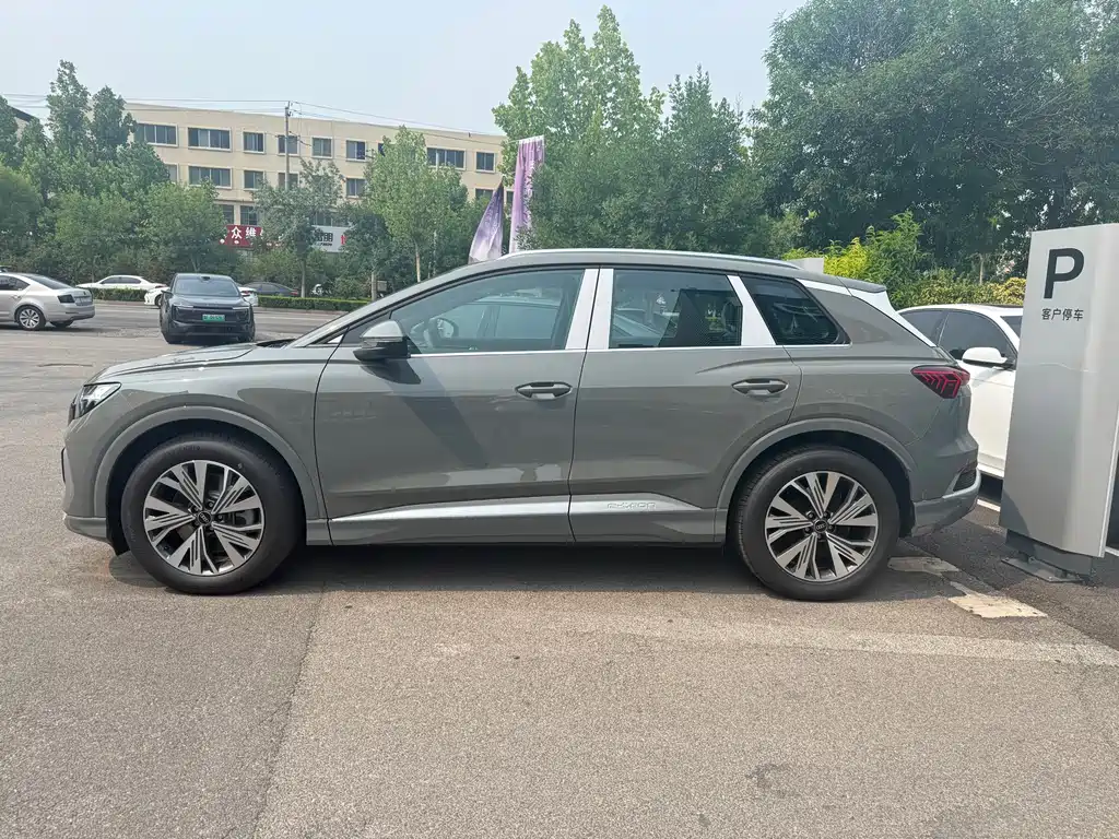 Audi Q4 e-tron 2024 40 e-tron Creative Edition