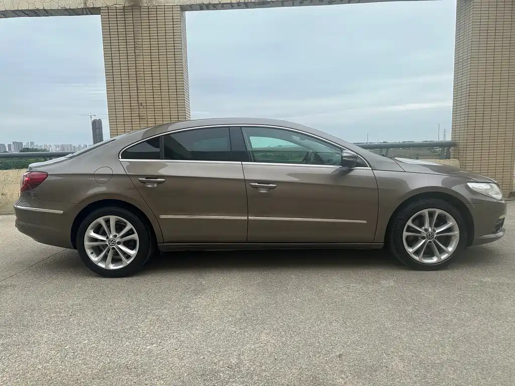 One Auto-Volkswagen CC 2011 Model Luxury Edition