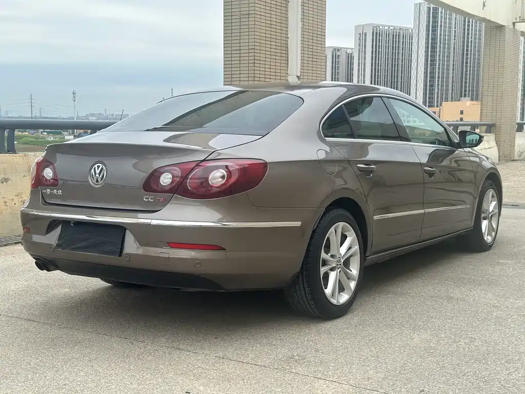 One Auto-Volkswagen CC 2011 Model Luxury Edition