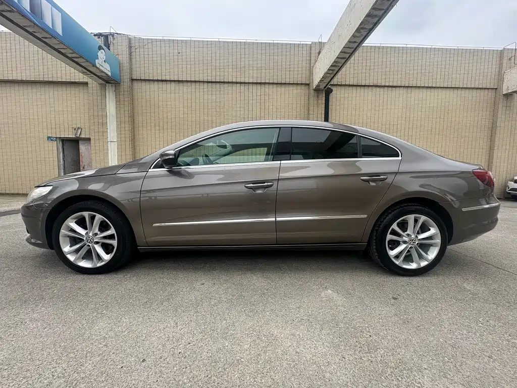 One Auto-Volkswagen CC 2011 Model Luxury Edition