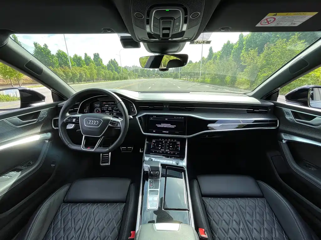 Audi A7 2023 55 TFSI quattro Premium trim
