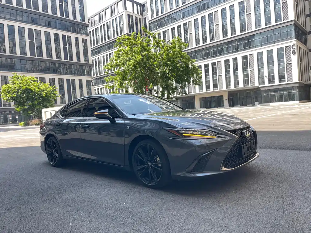 Lexus ES 2022 300h F SPORT