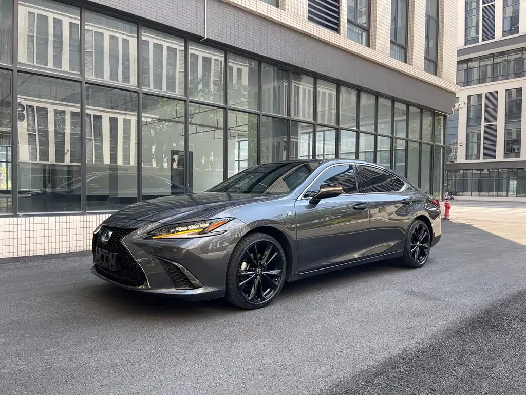 Lexus ES 2022 300h F SPORT