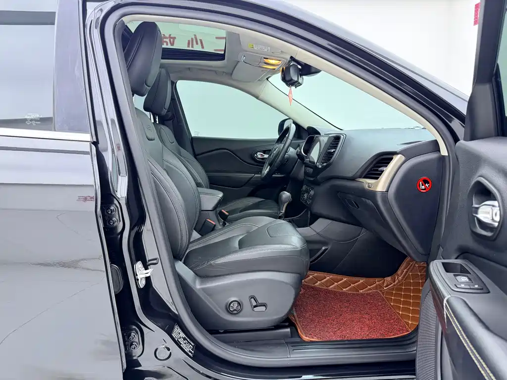 Freedom Light 2017 2.4L Leading Edition