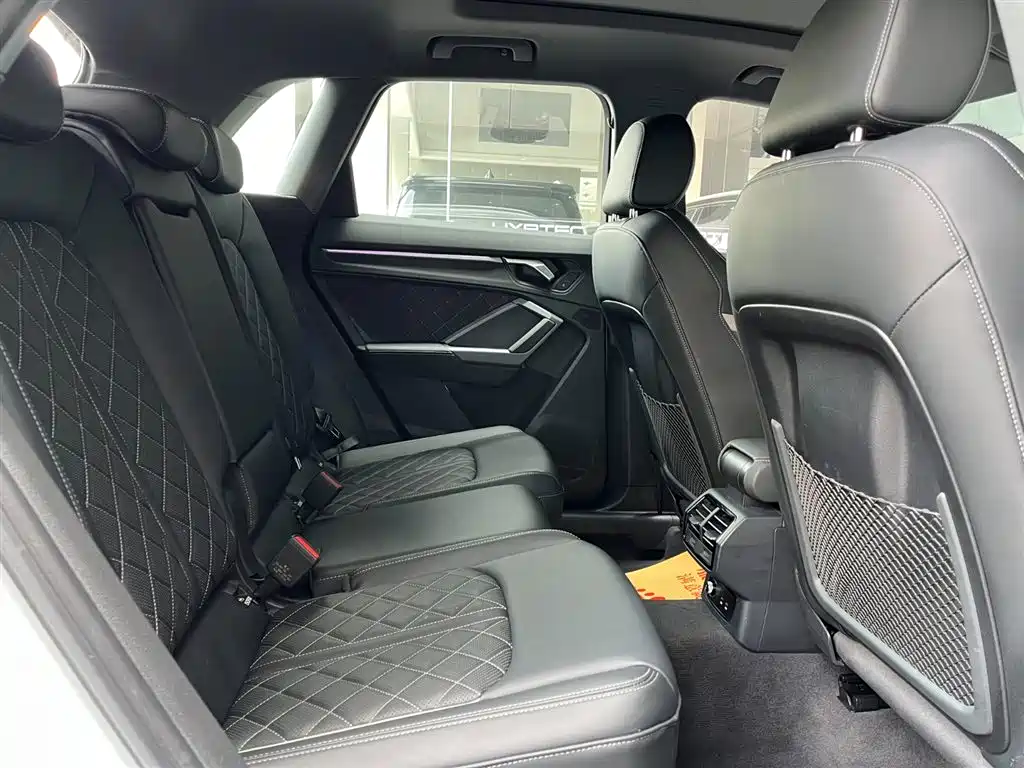 Audi Q3 2024 35 TFSI Fashion Elegance Edition