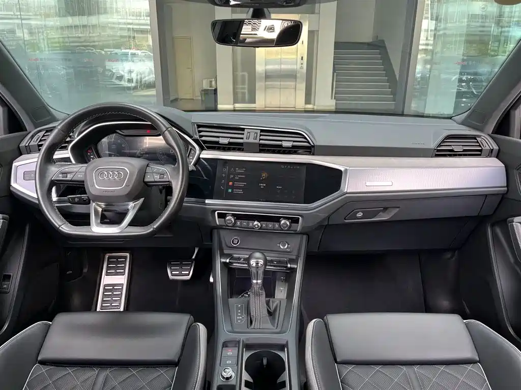Audi Q3 2024 35 TFSI Fashion Elegance Edition