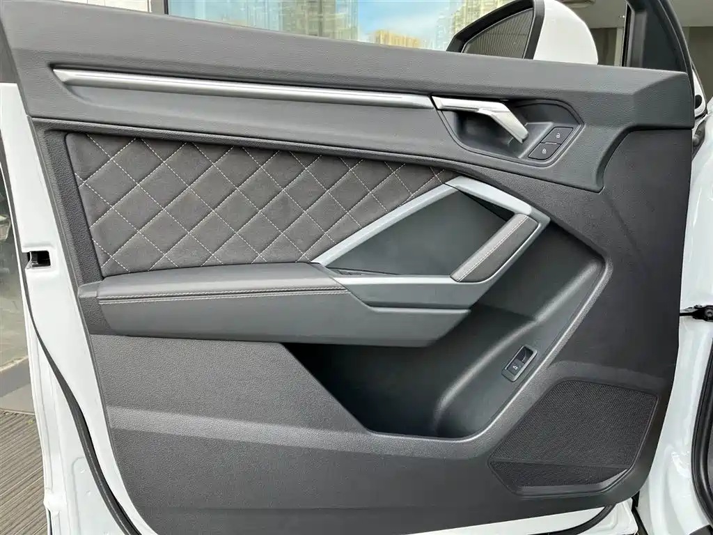 Audi Q3 2024 35 TFSI Fashion Elegance Edition