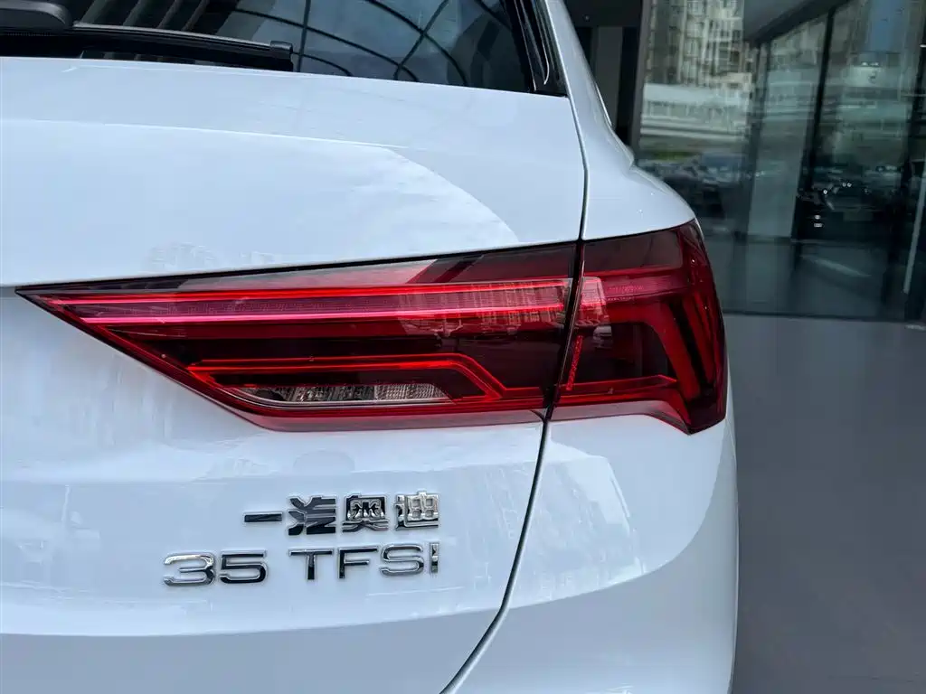Audi Q3 2024 35 TFSI Fashion Elegance Edition