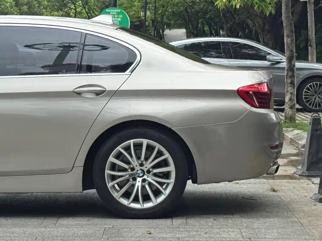 BMW 5 Series 2014 525Li Luxury Design Package