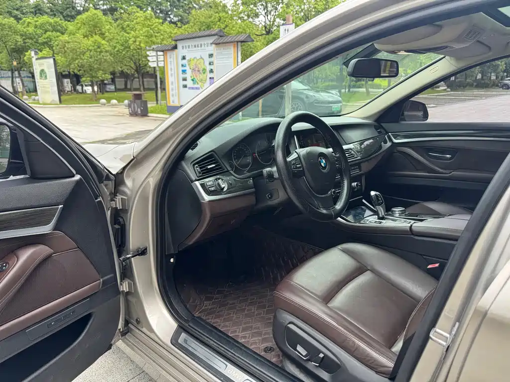 BMW 5 Series 2014 525Li Luxury Design Package
