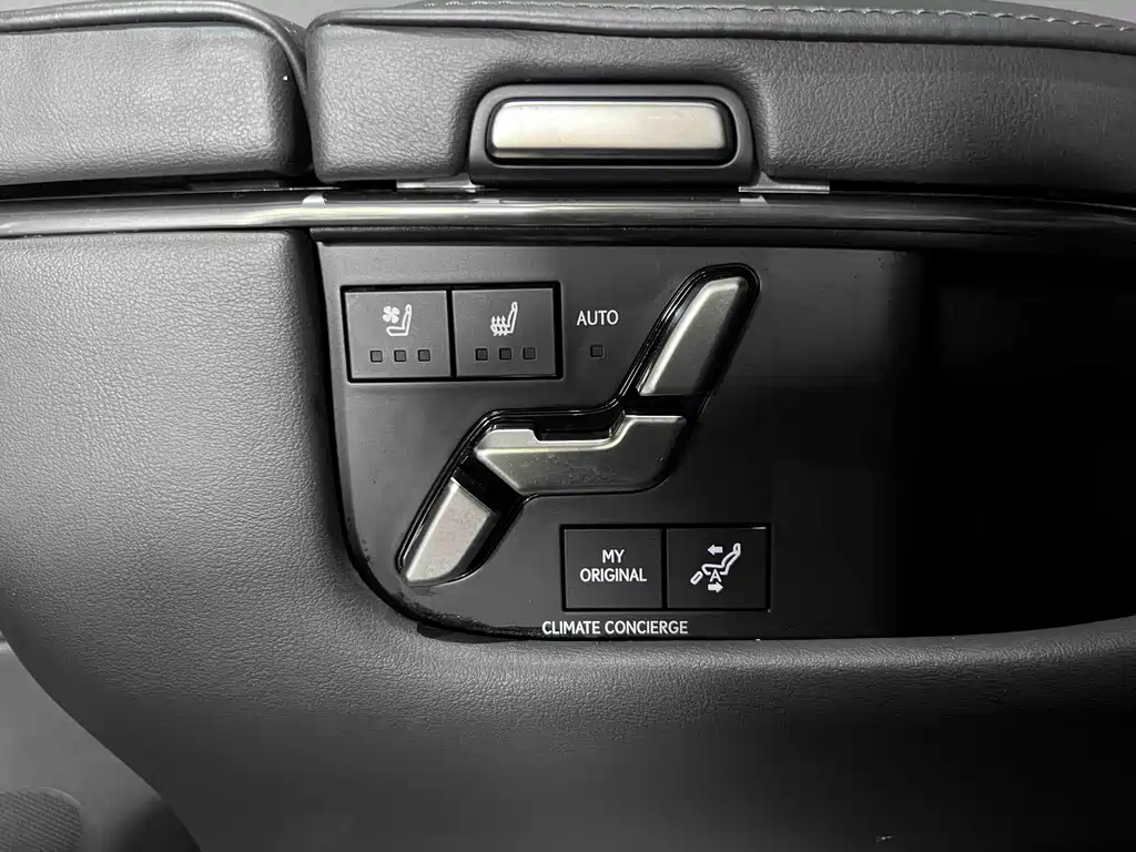 Lexus LM 2023 350h 7-Seat Grandeur Edition