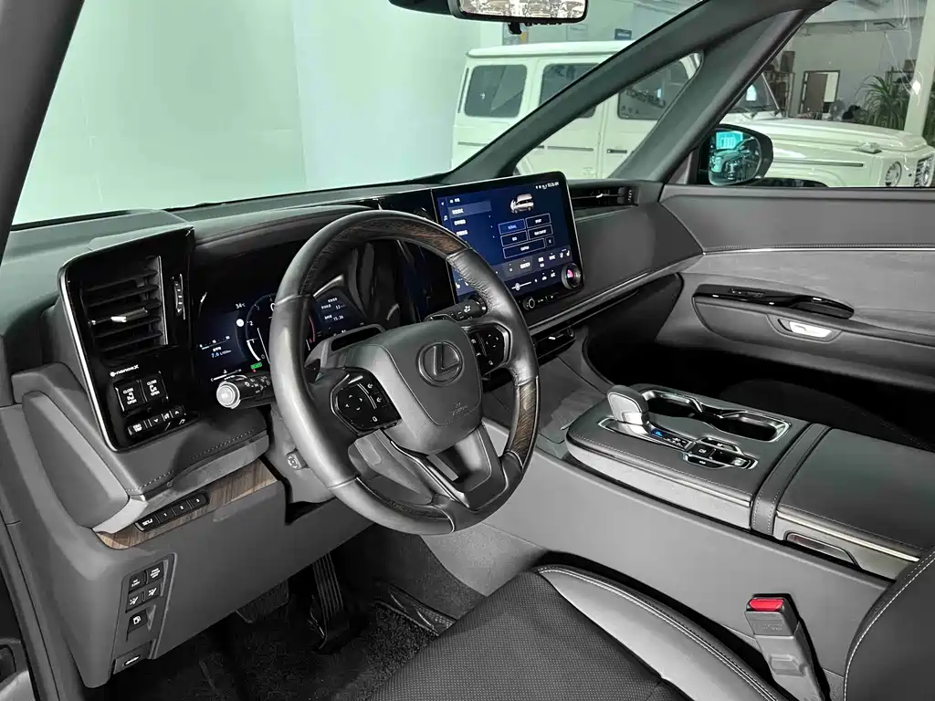 Lexus LM 2023 350h 7-Seat Grandeur Edition