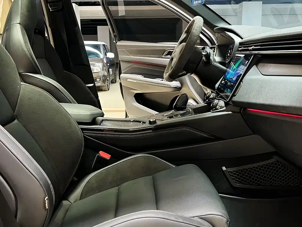 Lynk & Co 01 2023 2.0TD AWD Dark Night Edition