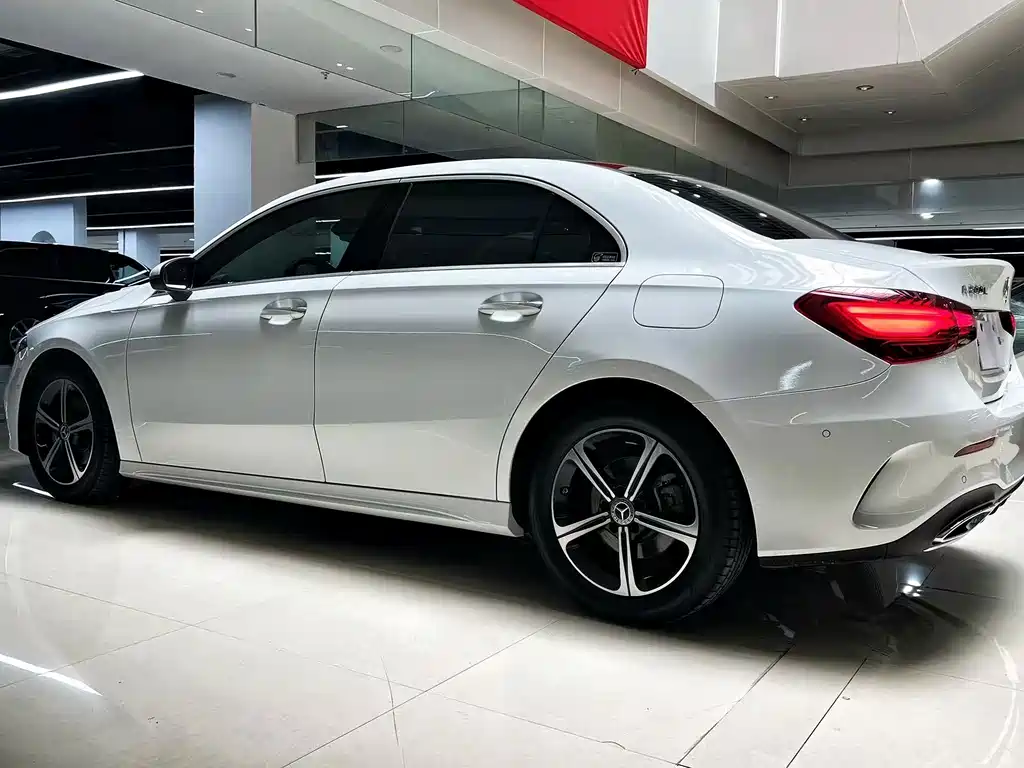 Mercedes-Benz A 200 L 2025 Fashion Edition