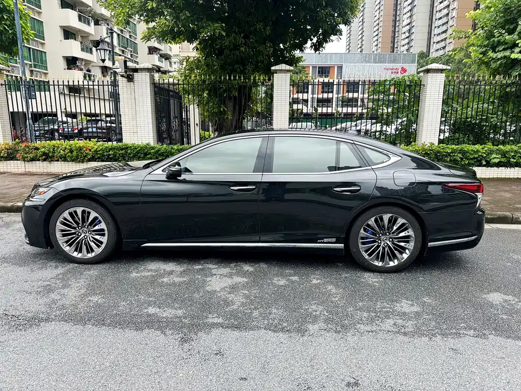 Lexus LS 2018 500h Executive Edition National VI