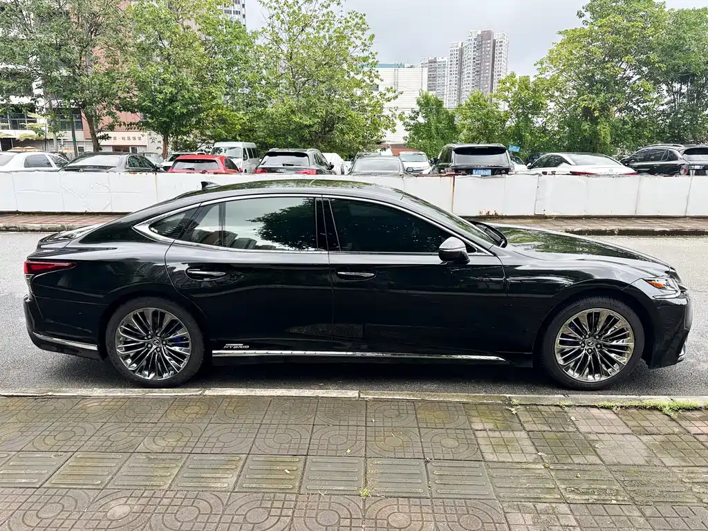 Lexus LS 2018 500h Executive Edition National VI