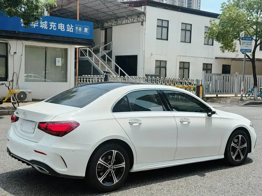 Mercedes-Benz A-Class 2024 A 200 L Fashion Edition